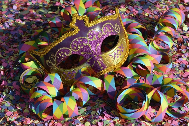 Bunte Feste und Traditionen: Top-Reiseziele zu Karneval