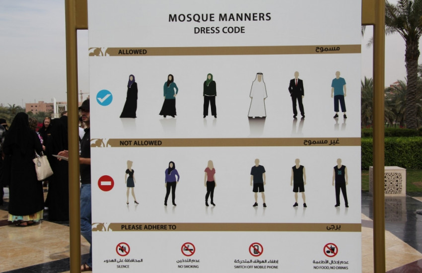 Uit je affectie niet publiekelijk en kleed je bescheiden