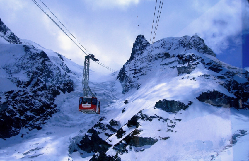 De berglift van de Klein Matterhorn