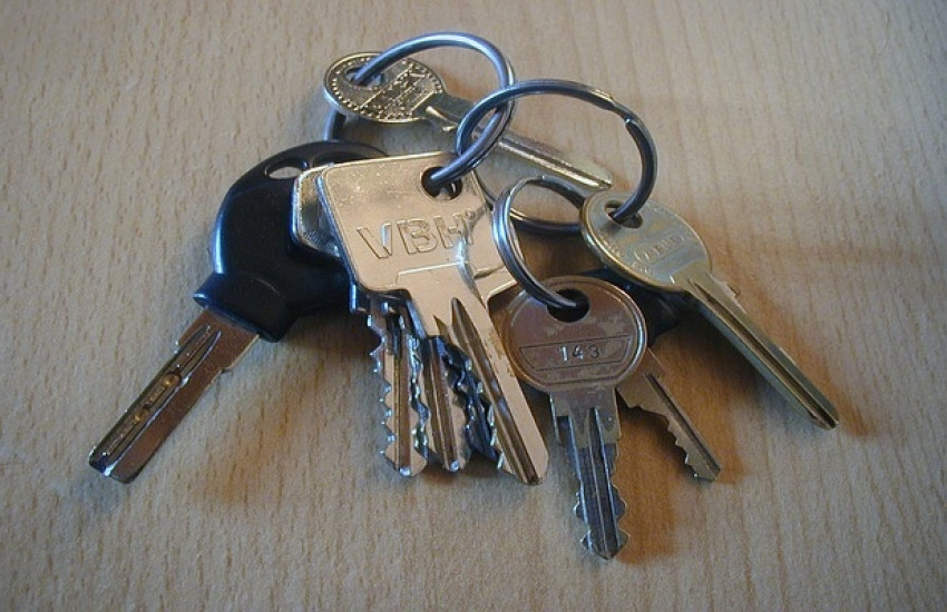 Zorg dat er geen sleutels buiten het huis liggen