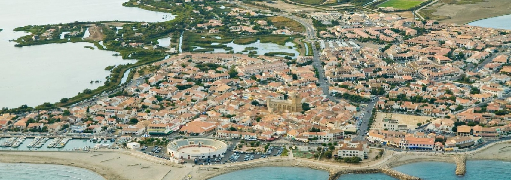 Де мере фото. Сан Мари де ла мер Франция. Сент-Мари де ля мэр. Сент-Мари-де-ла-мер. Камарг город Франция.