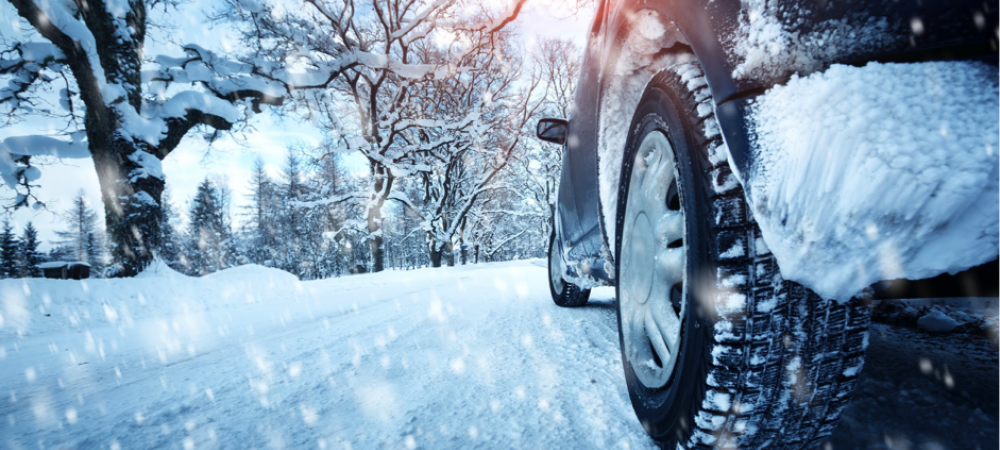 Met de auto op wintersport? Hier moet je rekening mee houden