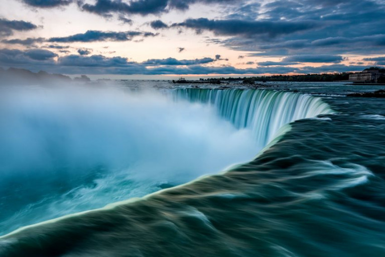 Niagara Falls bij Zonsondergang