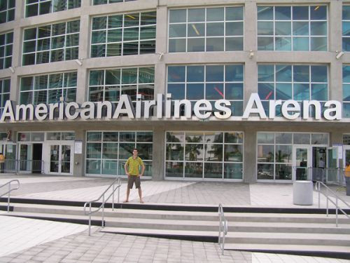 Ingang van de American Airlines Arena
