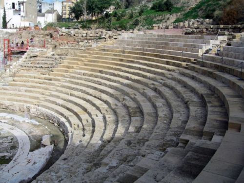 Zitplaatsen in het Romeins amfitheater