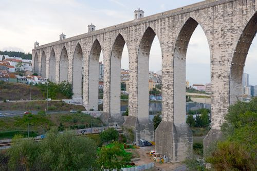 Stenen aquaduct bij Lissabon