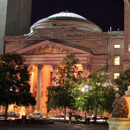 Nachtbeeld van de Bank of Montreal