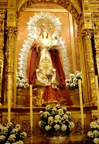 Beeldje in de Basílica de la Macarena