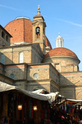 Zicht op de Basilica di San Lorenzo