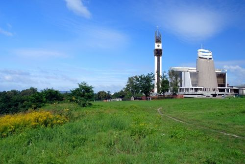 Vergezicht op de Basiliek van de Goddelijke Barmhartigheid