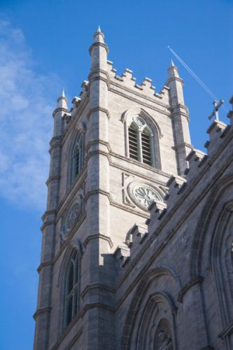 Toren van de Basilique Notre-Dame