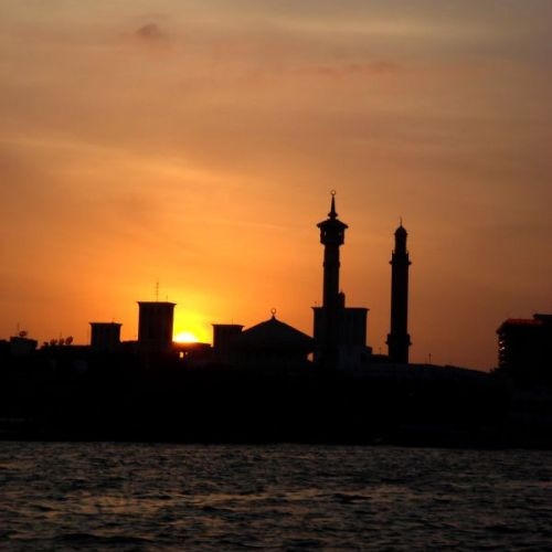 De Grote Moskee in de schemering