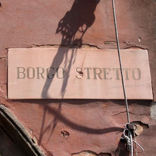 Naambordje van Borgo Stretto