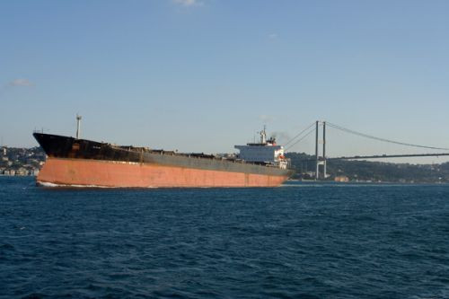 Vrachtschop op de Bosporus