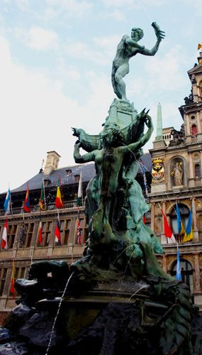 De Brabofontein voor het Stadhuis