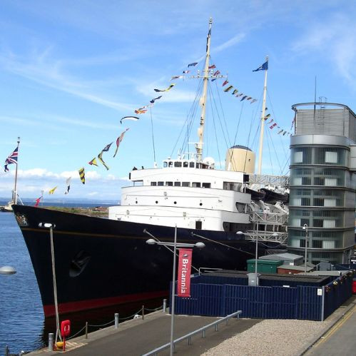 Zicht op de Royal Yacht Britannia