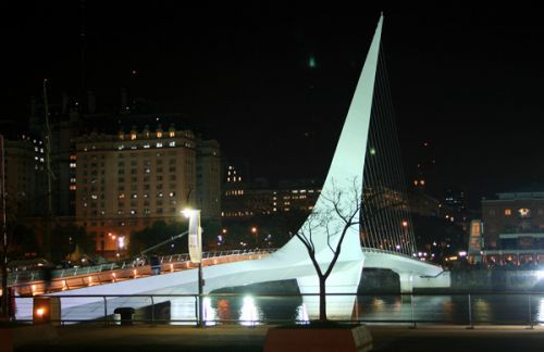 Zicht op de Puente de la Mujer