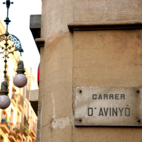 Naambord van de Carrer d'Avinyó