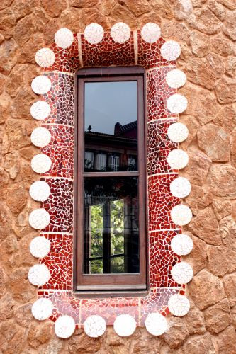Raam van het Casa-Museu Gaudí