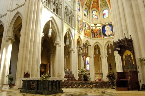 Interieur van de Catedral de la Almudena