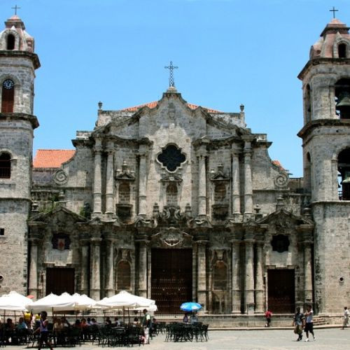 Voorkant van de Catedral de San Cristóbal