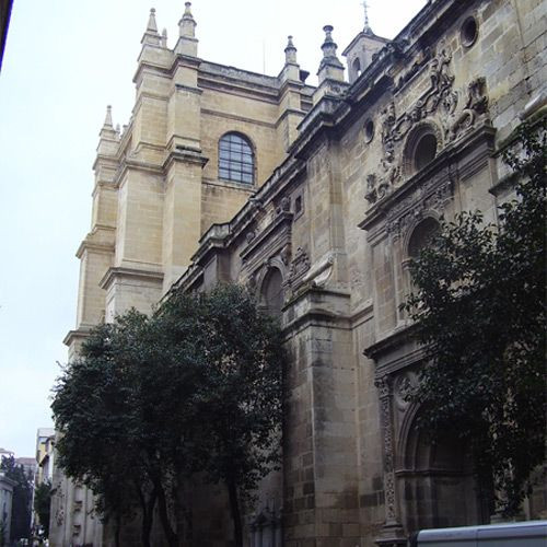 Zijaanzicht op de Catedral de Santa María de la Encarnación