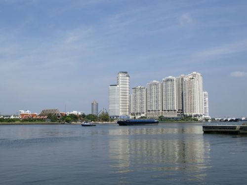 Zicht over de Chao Phraya rivier