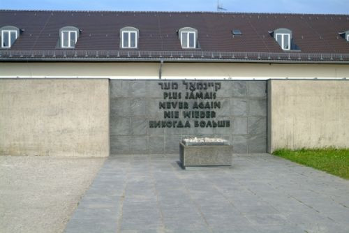 Gedenksteen aan het Concentratiekamp van Dachau