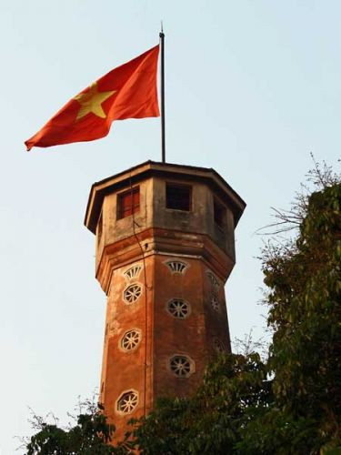 Vlag op de Cot Co Flag Tower