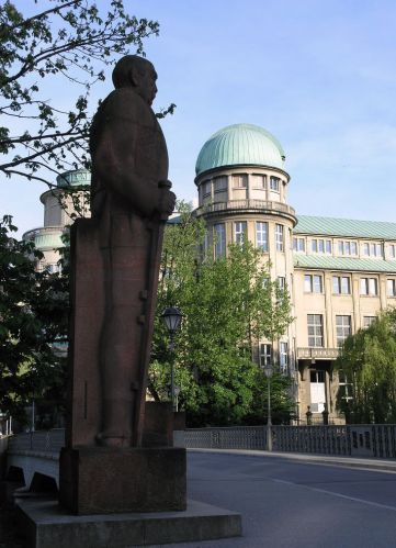 Standbeeld aan het Deutsches Museum