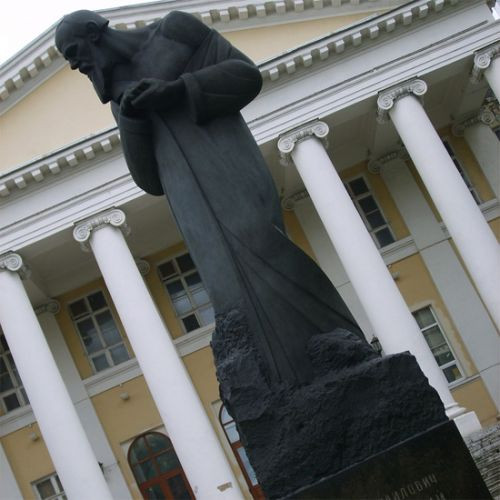 Standbeeld voor het Dostojevski-museum