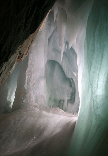 Binnen in de Eisriesenwelt