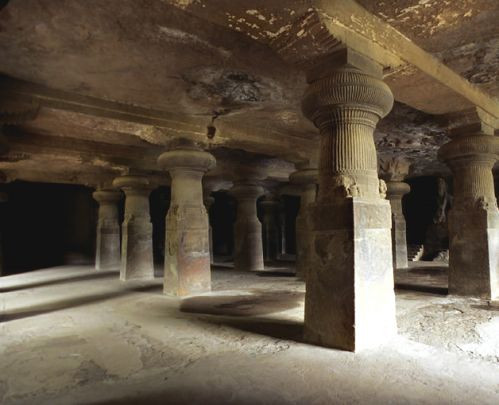 Pilaren in het Elephanta Caves Complex