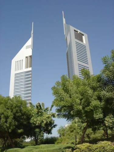 Zicht op de Emirates Towers