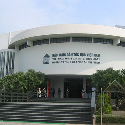 Trappen voor het Vietnamees Etnologisch Museum