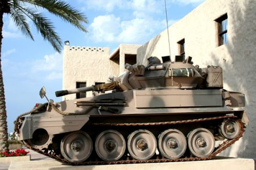 Tank bij het Fort van Umm al Quwain