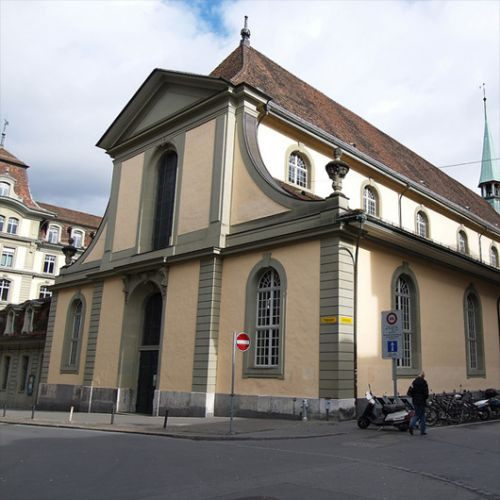 Zijaanzicht van de Franse kerk