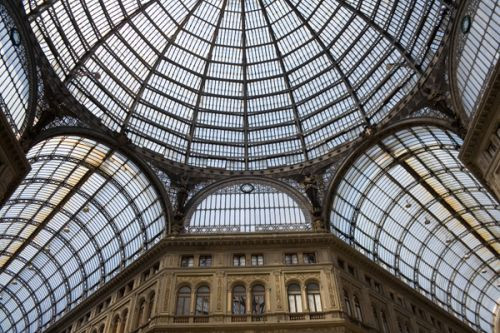 Onder in de koepel van de Galleria Umberto I