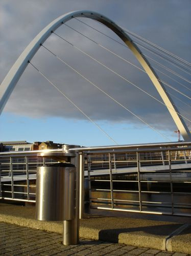 Zicht op de Gateshead Millennium Bridge