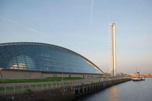 Zijaanzicht op het Glasgow Science Centre