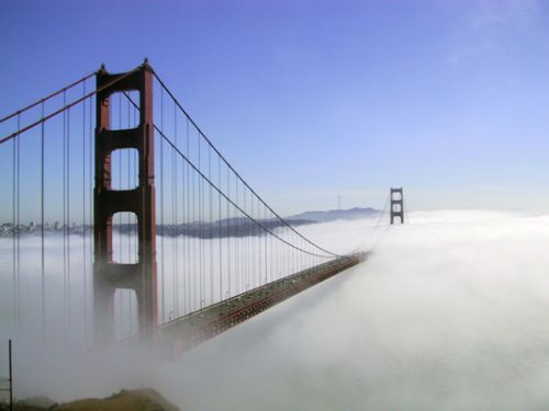 Mist rond de Golden Gate Bridge