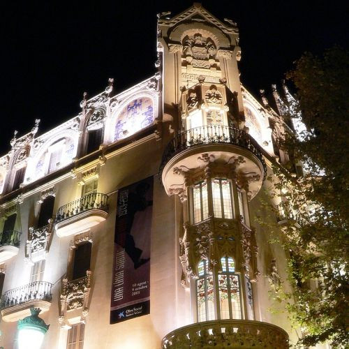 Nachtbeeld van de Fundació la Caixa