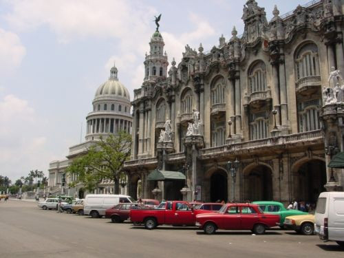 Zijaanzicht op het Gran Teatro de la Habana