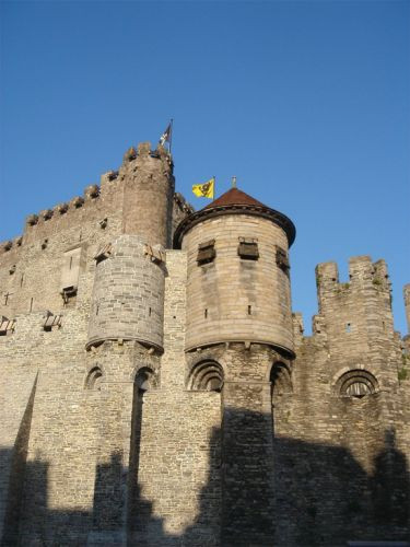 Onder aan het Gravensteen