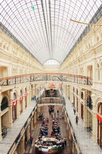 Binnen in het GUM-warenhuis