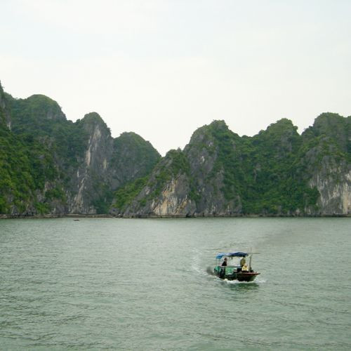 Bootje op de Halong Bay