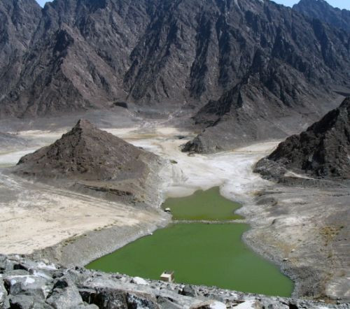 Zicht op het Hajargebergte
