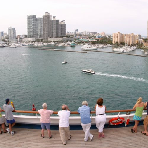 Mensen aan de Haven van Miami