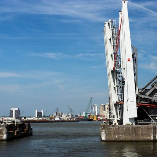 Openstaande brug in Antwerpen