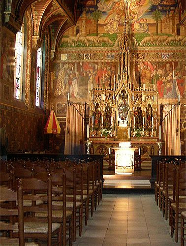 Binnen in de Heilig-Bloedbasiliek